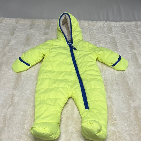 Snow suit - Picture 1 of 3